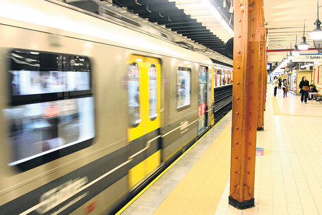 El subte arranca y cierra más tarde