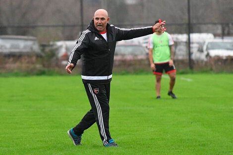 Llop dirigió ayer una práctica de fútbol que repetirá hoy.