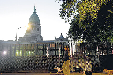 Ayer la Policía de la Ciudad ya había vallado el Congreso y sus alrededores.