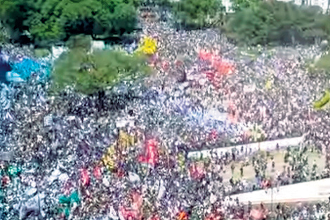 Los miles y miles de personas que se manifestaron casi no fueron mostradas por los canales de TV, que se concentraron en los incidentes.