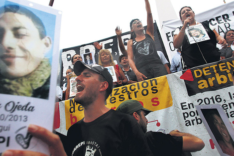 La presentación del Informe se hizo en Plaza de Mayo, con familiares de las víctimas.