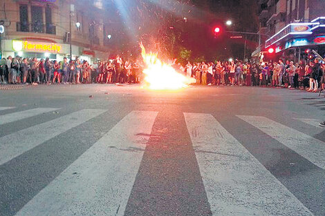 Noche de corte y asamblea en Flores