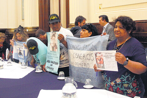 Los familiares en la reunión del miércoles con diputados de distintos bloques.