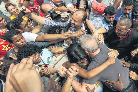 Cientos de seguidores se congregaron para ver a Lula.