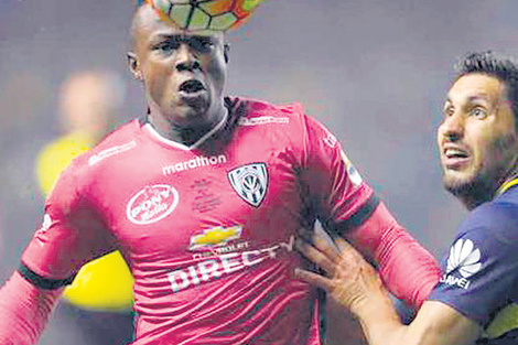 El futbolista ecuatoriano José Angulo, verdugo de Boca en la Libertadores.