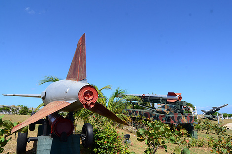 Plateado y semejante a un dron, un avión MIG 15 reconvertido en proyectil teledirigido. (Fuente: Julián Varsavsky)