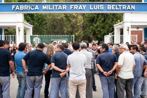 Un momento dramático se vivió en la fábrica cuando leyeron la nómina de los despedidos.