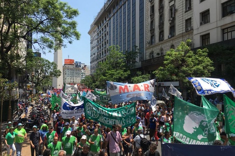 Paro y marcha contra los despidos