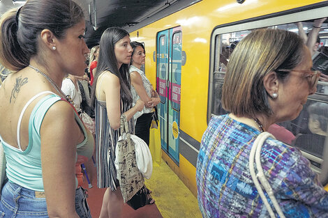 El aumento en subtes, trenes y colectivos se traducirá en un alza de la tasa de inflación. (Fuente: AFP)