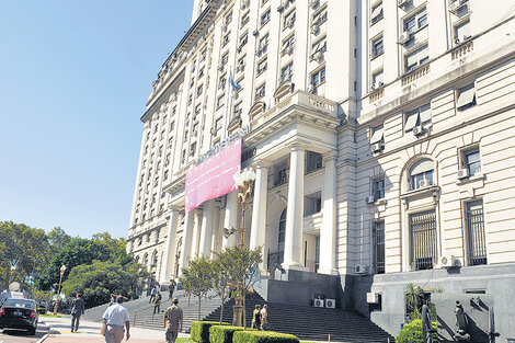 La protesta de los despedidos está convocada para las 11 en el edificio de Paso Colón y Alsina.