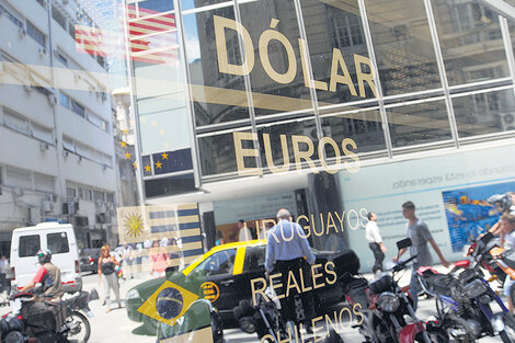 El dólar sube a rienda corta