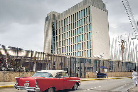 La embajada estadounidense en La Habana, donde diplomáticos sufrieron problemas de salud.