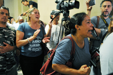 Familiares de las víctimas del quintúple femicidio vinculado fueron a la audiencia imputativa. (Fuente: Eduardo Seval)