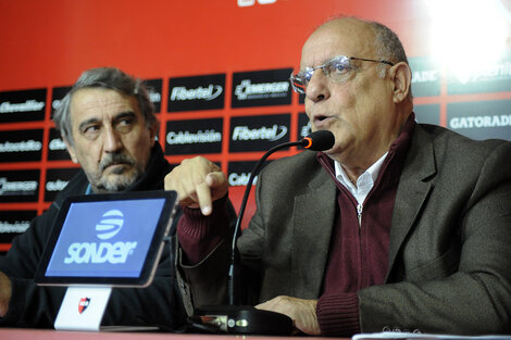 El presidente Bermúdez y el tesorero Alberto Sauro. Newell's no podrá contratar jugadores. (Fuente: Alberto Gentilcore)