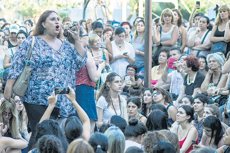 Una marcada presencia de jóvenes y un diálogo intergeneracional que combina experiencia y entusiasmo.