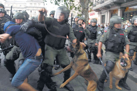 Amnistía habla en su informe del uso excesivo de la fuerza policial y de detenciones arbitrarias. (Fuente: Télam)