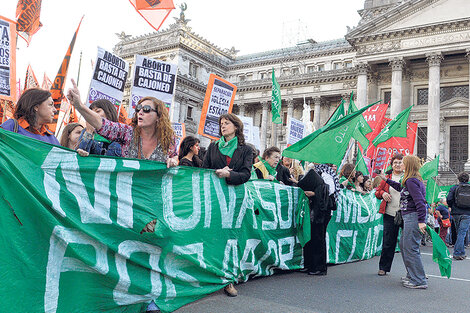 Un pañuelazo verde frente al Congreso