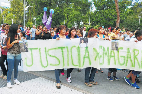 Subordinados a la política