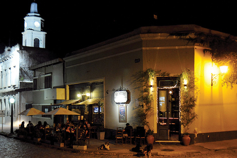 El Mitre Bar Histórico, el lugar donde la tierra de Güiraldes tienta con sus creaciones en tragos. (Fuente: Adrián Pérez)