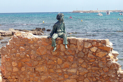 A lo largo de la costanera de la Playa de Riells, un homenaje al Principito de Saint-Exupéry. (Fuente: Ana Valentina Benjamin)