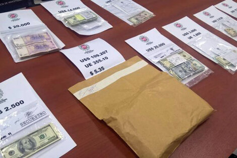 Se secuestraron 200 mil dólares, 20 mil pesos y más de 1200 euros.