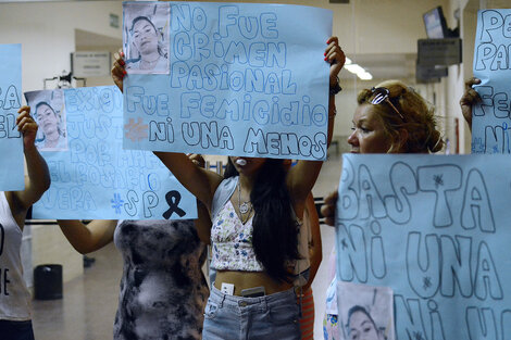 Familiares y amigos de María del Rosario Vera se manifestaron ayer en Tribunales. (Fuente: Sebastián Joel Vargas)