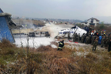 Se estrelló un avión en Nepal