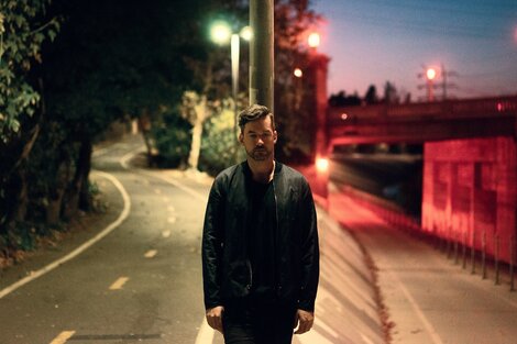 Como productor y en sus sets, Bonobo sigue la tradición experimental de la música electrónica de los '90.