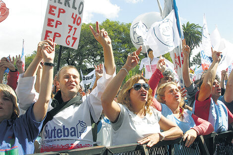 Los docentes afectados “están siendo condenados a la pobreza”, advirtieron los dirigentes de Suteba.