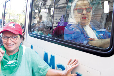 Hebe de Bonafini llegó en camioneta hasta la Plaza. (Fuente: Lendro Teysseire)