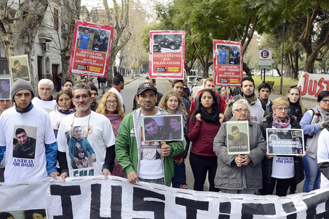 Familiares de los jóvenes salieron indignados de Tribunales. (Fuente: Andres Macera)