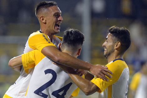 El canaya jugó muy mal en defensa y sufrió toda la noche ante el débil Chacarita. Pero cuando el triunfo se alejaba, el juvenil Maziero marcó dos goles que devolvieron a los auriazules al triunfo. Volvió a preocupar la imagen del equipo de Fernández. (Fuente: Sebastián Granata)