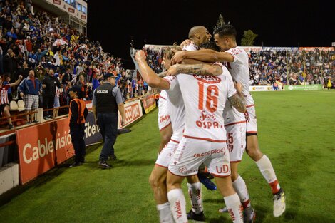 Unión goleó y está en zona de Copa Sudamericana