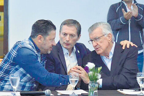 Los dirigentes del PJ Gustavo Menéndez, Fernando Gray y José Luis Gioja.