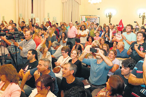 La votación en el Concejo Deliberante de Gualeguaychú contó con una presencia nutrida de vecinos.