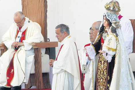 Francisco le quitó el apoyo al obispo Barros