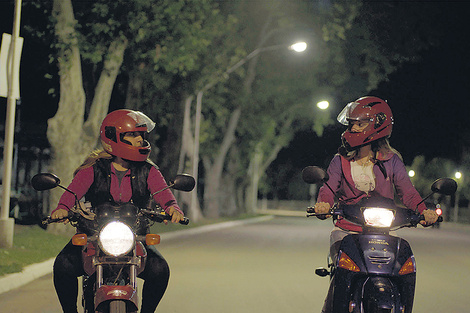 Las motocicletas son una constante en el primer film de no-ficción de Rodrigo Moreno.