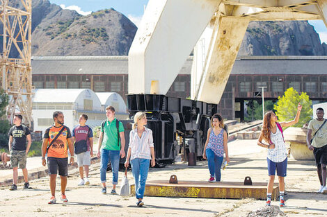 Una escritora parisina de clase media y sus alumnos de clase trabajadora, los personajes del film.