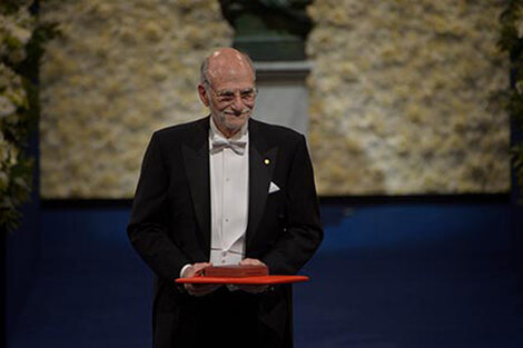 Le robaron a un Nobel cuando iba a recibir un Honoris Causa