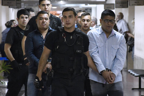 Los policías implicados llegando a la audiencia por el juicio que se les sigue (Fuente: Sebastián Granata)