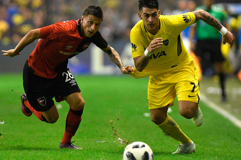 Boca no hacía pie y Newell's se agrandaba. Repartía la pelota con mucha soltura y enmudecía la cancha. (Fuente: Télam)