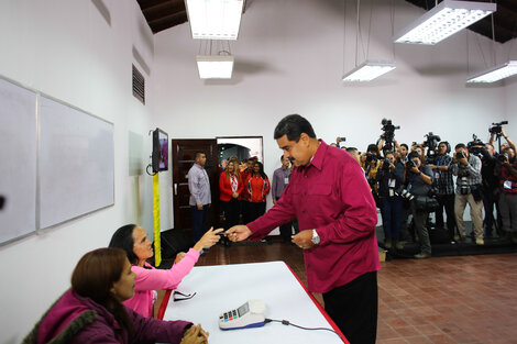 Votó Maduro y llamó a la reconciliación