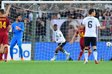 Wijnaldum acaba de marcar el segundo gol del Liverpool, que irá por el Madrid para arrebatarle la Champions.