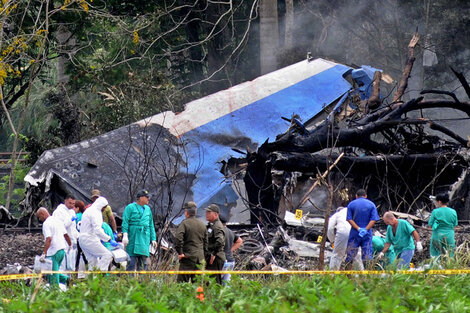 El avión de Cubana se incendió al estrellarse en Boyeros, en las afueras de La Habana.