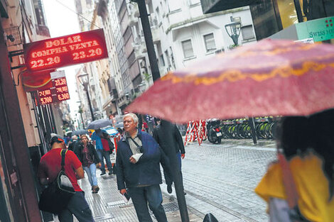 Sigue firme la corrida contra el peso