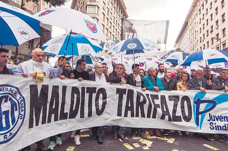 La manifestación continúa la protesta que ya realizaron el viernes 4 frente al ENRE.