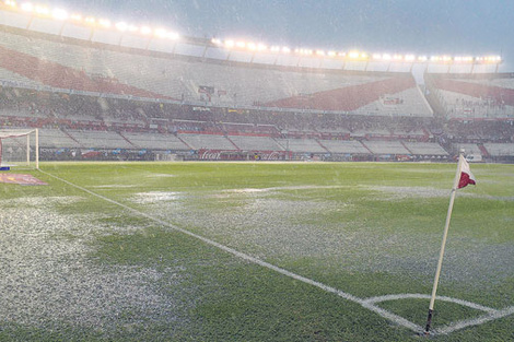 La lluvia frenó la pelota en Núñez