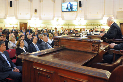 Lifschitz leyó su discurso ante la Asamblea Legislativa y también invitados del poder judicial y legislativo nacional. (Fuente: Eduardo Seval)