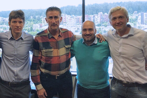 Bauza junto a los dirigentes de Central en Quito.