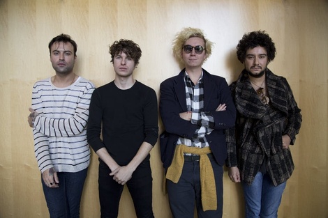 Los ingleses The Kooks pidieron a sus fans argentos ideas para la lista de temas del show de hoy en el Luna Park. (Fuente: Prensa The Kooks)